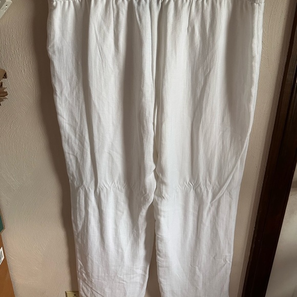 White Chico’s Travelers Collection Straight Leg Pants. Size 4 or XXL - Picture 4 of 8